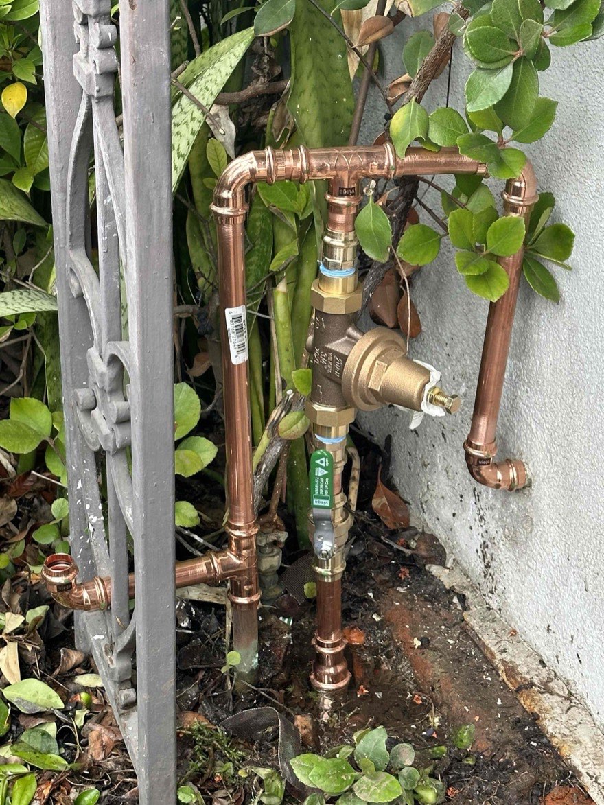 New copper water line and pressure regulator installed by Elite Rooter